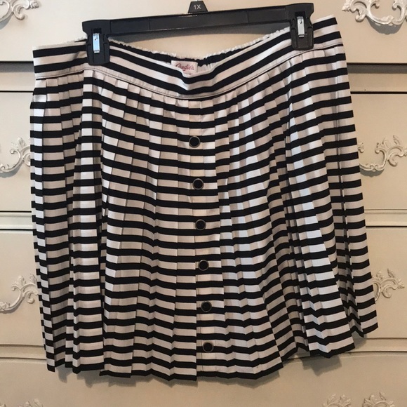 Candie's Dresses & Skirts - Candie’s skirt Candie's Dresses & Skirts - Candie’s skirt